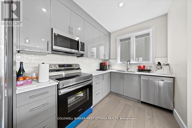 29638674/a-b-25-pennard-way/hunt-club-parkgreenboro/ottawa/ontario/K1T4C1_24