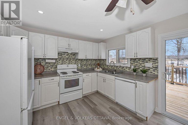 29458727/4868-ferry-road/fitzroy/ottawa/ontario/K0A1X0_15