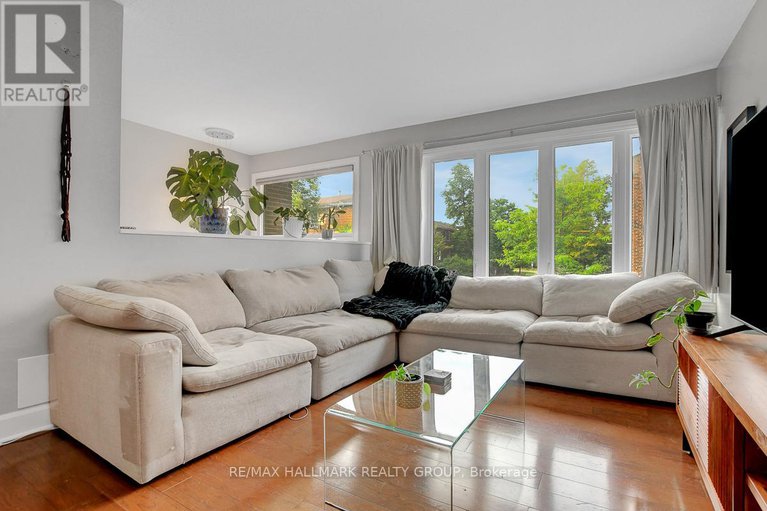 28827238/2094-eric-crescent/pineview/ottawa/ontario/K1B4P4_10