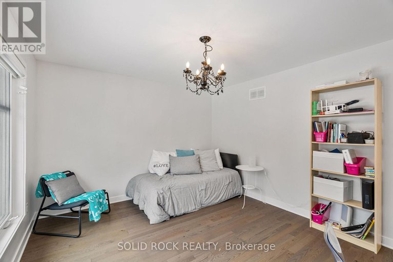 29234213/242-shinleaf-crescent/mer-bleuebradley-estatesanderson-park/ottawa/ontario/K1W0J2_29