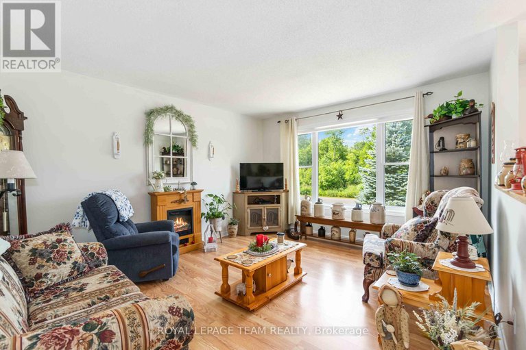 28702600/14-mountain-ash-drive/north-grenville-twp-kemptville-east/north-grenville/ontario/K0G1J0_5
