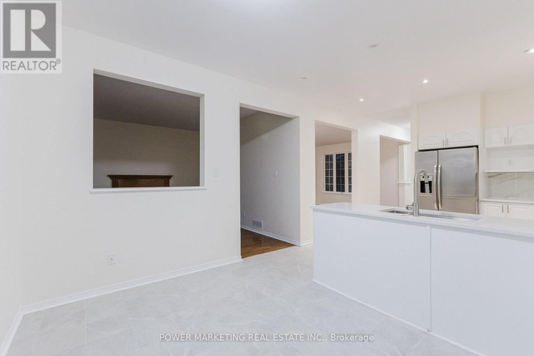 29074509/318-rustic-hills-crescent/springridgeeast-village/ottawa/ontario/K4A5A8_14