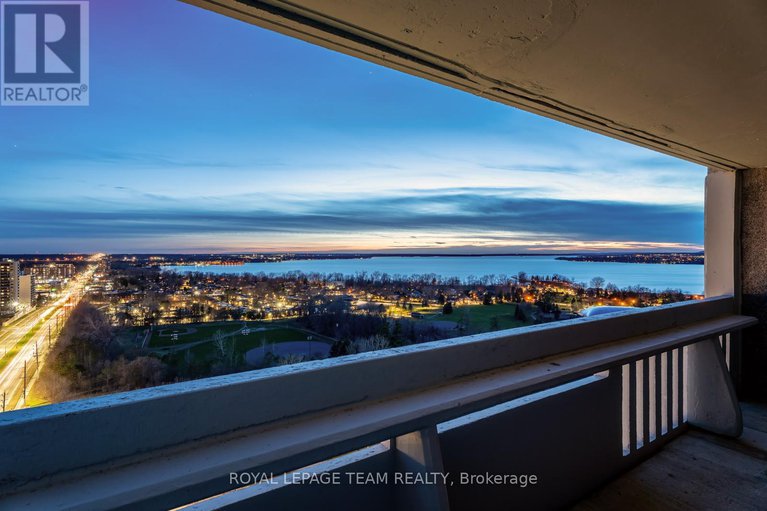 28274883/2004-415-greenview-avenue/britannia/ottawa/ontario/K2B8G5_29
