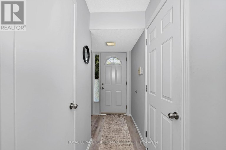 29049192/302-salter-crescent/beaverbrook/ottawa/ontario/K2K1Z3_4