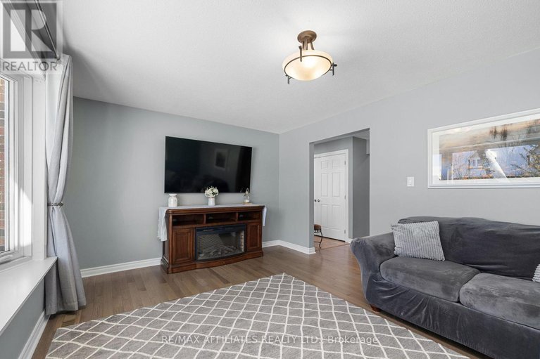 29175531/910-borland-drive/chatelaine-village/ottawa/ontario/K1E1X6_10