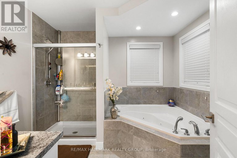 29102611/311-travis-street/mer-bleuebradley-estatesanderson-park/ottawa/ontario/K1W0E5_15