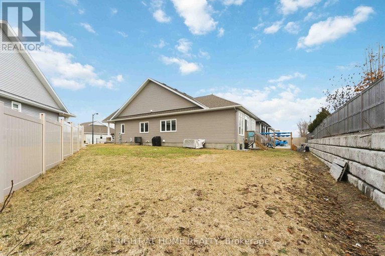29564019/272-maygrass-way/remainder-of-stittsville-area/ottawa/ontario/K2S2K9_38