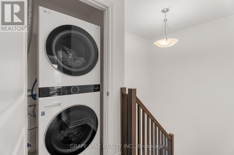 28472373/60-verglas-lane/mer-bleuebradley-estatesanderson-park/ottawa/ontario/K1W0R2_34