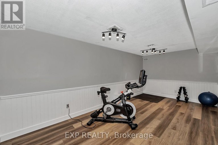 28837598/1943-longman-crescent/chateauneuf/ottawa/ontario/K1C5G8_28