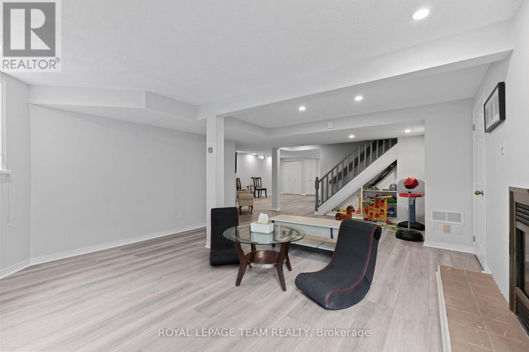 28401650/81-chickasaw-crescent/bridlewood/ottawa/ontario/K2M1M8_34