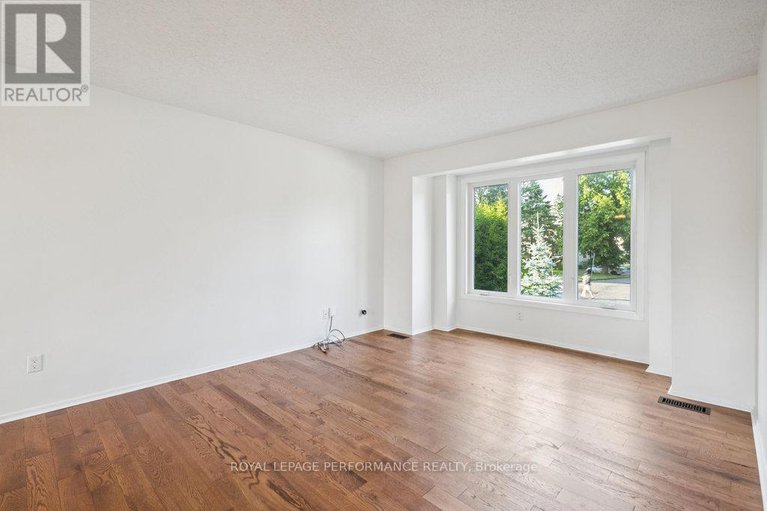 29029572/8-gillespie-crescent/hunt-club-woods/ottawa/ontario/K1V9X8_11