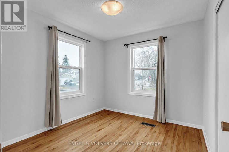 28177726/141-crerar-avenue/carlington/ottawa/ontario/K1Z7P4_9
