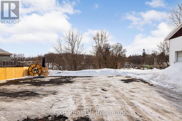 29436487/1052-notre-dame-street/embrun/russell/ontario/K0A1W1_29