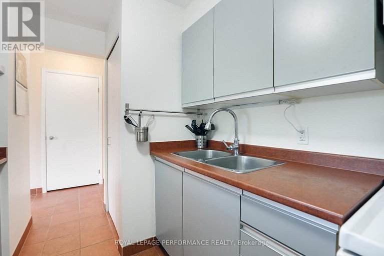 29281188/412-280-brittany-drive/viscount-alexander-park/ottawa/ontario/K1K4M4_12