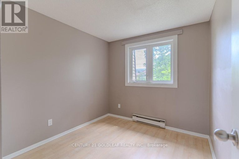 28602194/1342-cedarcroft-crescent/pineview/ottawa/ontario/K1B5C8_20
