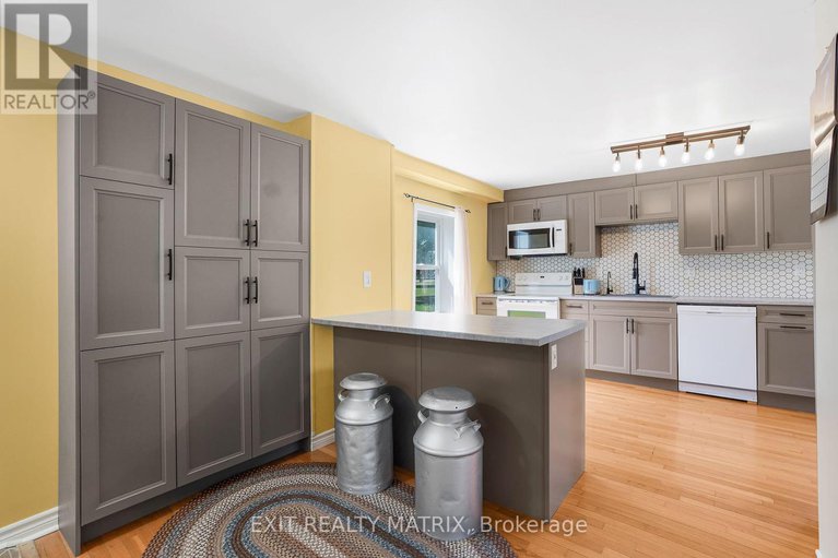 28387167/32-cockburn-street/north-stormont-finch-twp/north-stormont/ontario/K0C1G0_11