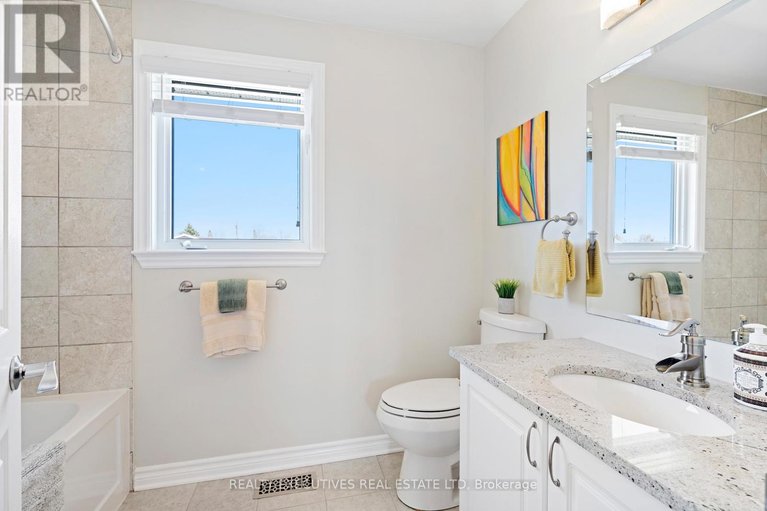 29633987/5520-bridlewood-court/iroquois/south-dundas/ontario/K0E1K0_17