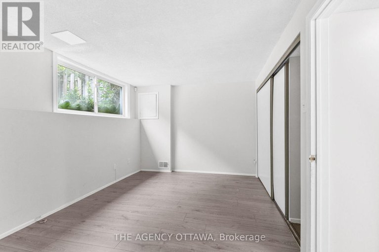 29075964/602-seyton-drive/westcliffe-estates/ottawa/ontario/K2H7X5_26