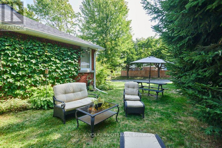 28848806/2565-elmhurst-street/queensway-terrace-north/ottawa/ontario/K2B7N2_31