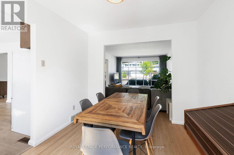 28731610/33-woodview-crescent/blackburn-hamlet/ottawa/ontario/K1B3B1_15