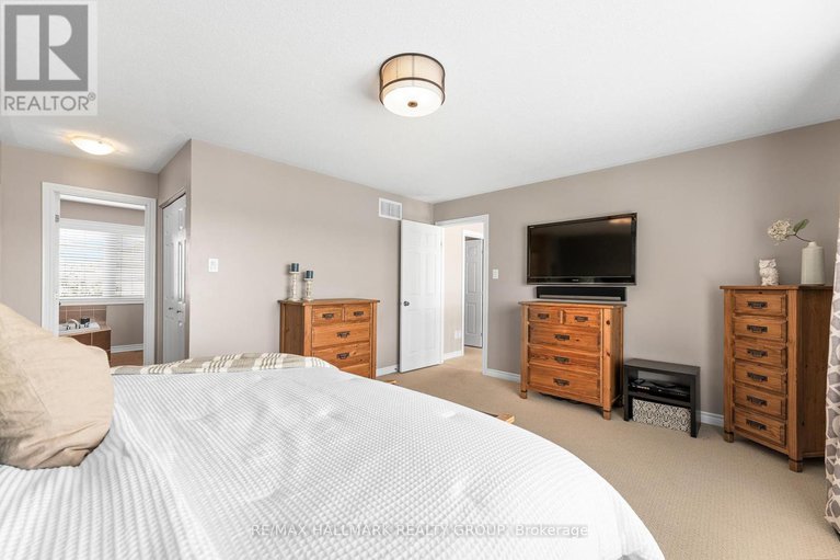 28777337/182-felicity-crescent/mer-bleuebradley-estatesanderson-park/ottawa/ontario/K1W0C2_22