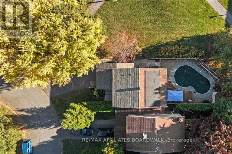 29053070/42-haywood-crescent/katimavik/ottawa/ontario/K2L2J2_42