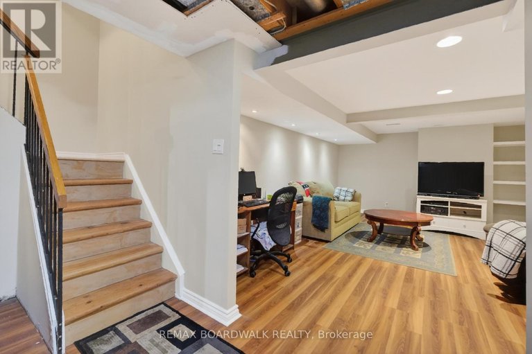 29607397/7925-jeanne-darc-boulevard-n/orleans-wood/ottawa/ontario/K1C2C7_25