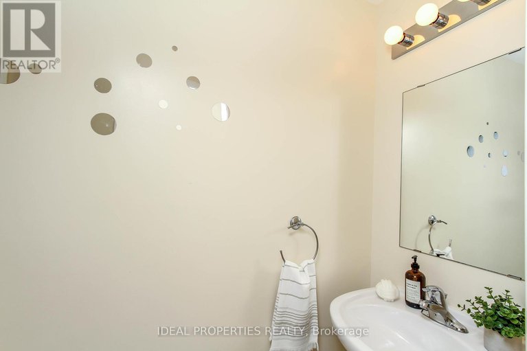 28876723/565-pepperville-crescent/emerald-meadowstrailwest/ottawa/ontario/K2M0E6_20
