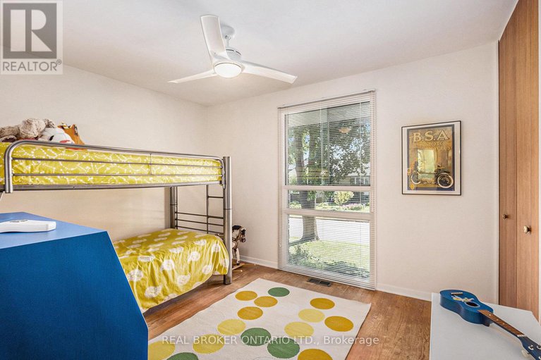 28867748/805-nicholson-avenue/mooneys-bayriverside-park/ottawa/ontario/K1V6N4_16
