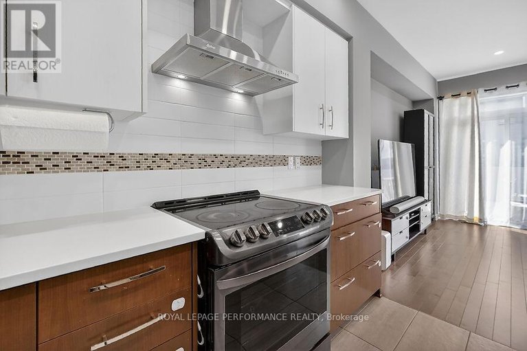 29557576/790-cairn-crescent/mer-bleuebradley-estatesanderson-park/ottawa/ontario/K1W0P7_22