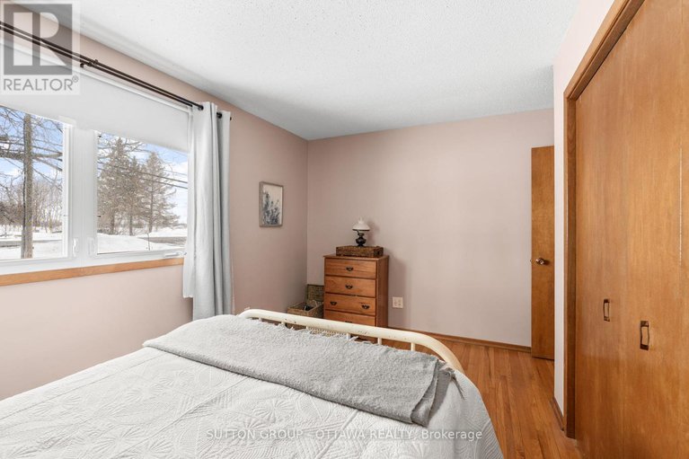 28296607/6489-rideau-valley-drive-n/manotick-south-to-roger-stevens/ottawa/ontario/K4M1B3_13