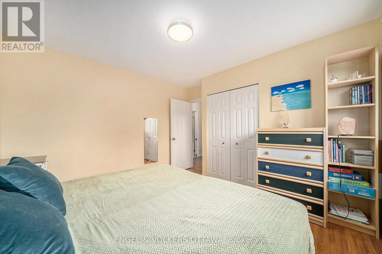 28574224/1841-lorraine-avenue/urbandale-acres/ottawa/ontario/K1H6Z7_19