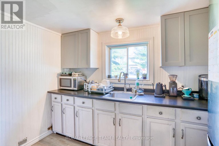 28435512/24-mercer-street/almonte/mississippi-mills/ontario/K0A1A0_23