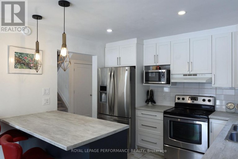 29674697/609-robert-street/town-of-rockland/clarence-rockland/ontario/K4K1E8_5