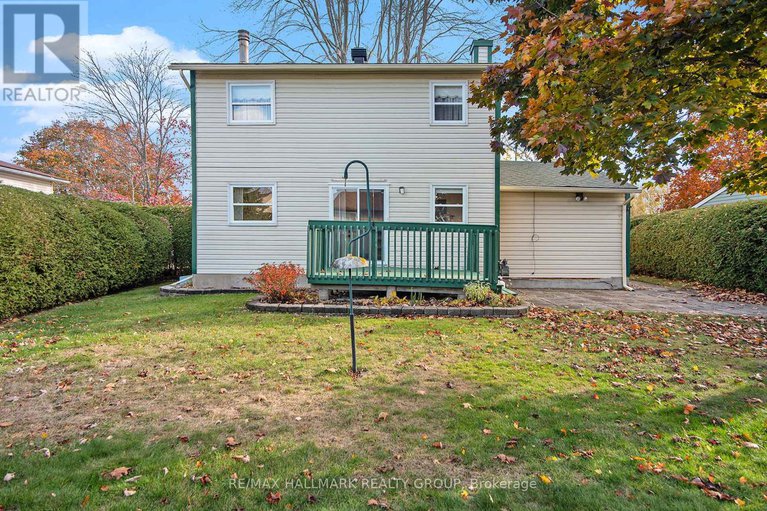 29079645/1570-payette-drive/bilberry-creekqueenswood-heights/ottawa/ontario/K1E1S9_32