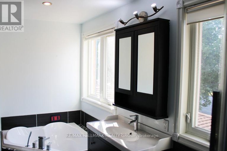 28470915/47-emerald-meadows-drive/emerald-meadowstrailwest/ottawa/ontario/K2M2L5_18