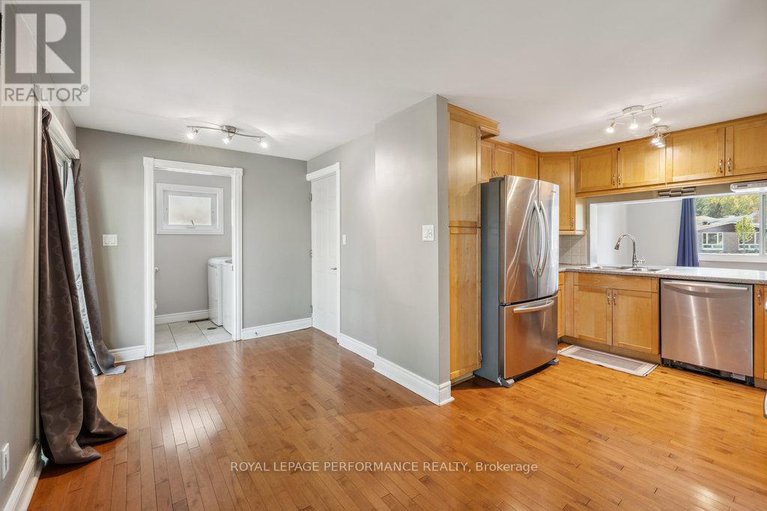 28308473/2045-deerhurst-court/beacon-hill-north/ottawa/ontario/K1J8H2_11
