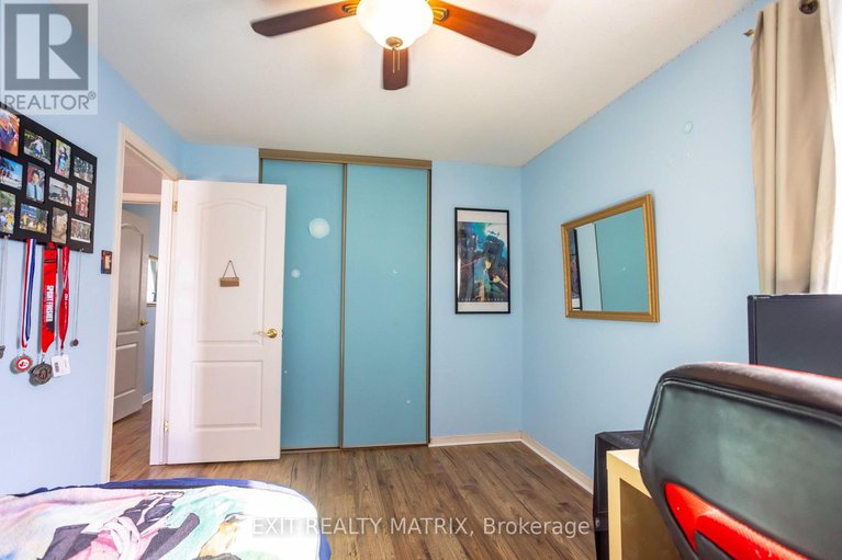 29422357/1879-rosewind-court/chapel-hill/ottawa/ontario/K1C7E3_30