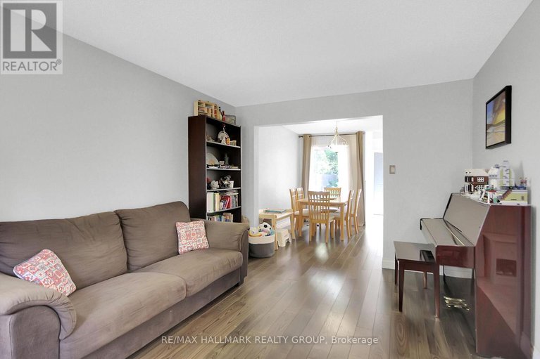 28723608/1661-kindersley-avenue/chateauneuf/ottawa/ontario/K1C4V4_8