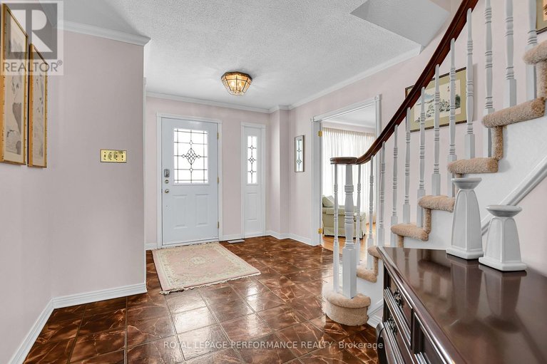 29487498/15-woodfern-court/sheahan-estatestrend-village/ottawa/ontario/K2H8Y9_3