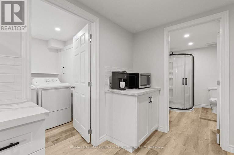 29393824/866-claude-street/castle-heightsrideau-high/ottawa/ontario/K1K2S6_32