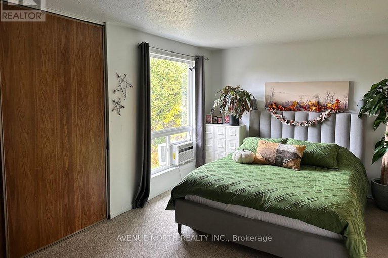 29033827/1414-foxwell-street/pineview/ottawa/ontario/K1B5J4_15