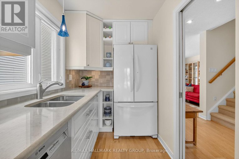 29413276/9-forsyth-lane/crystal-beach/ottawa/ontario/K2H9H1_29