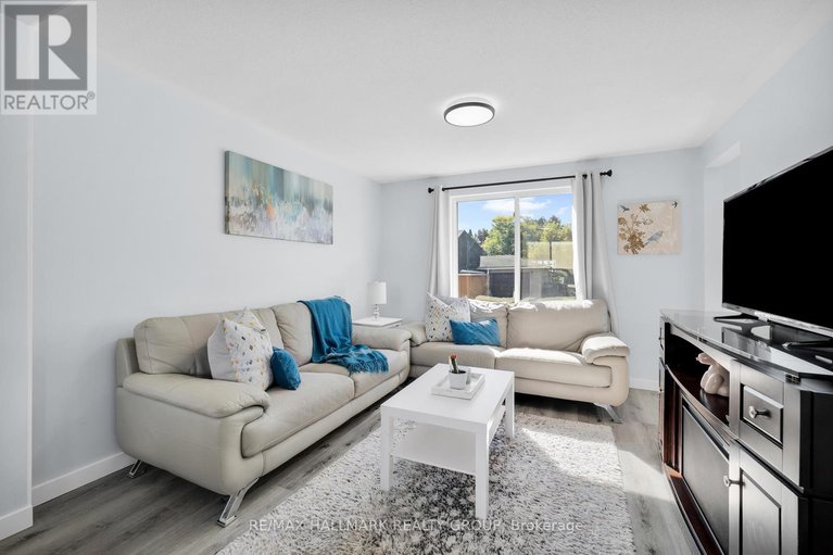 28895852/d-1520-beaverpond-drive/pineview/ottawa/ontario/K1B3R9_9