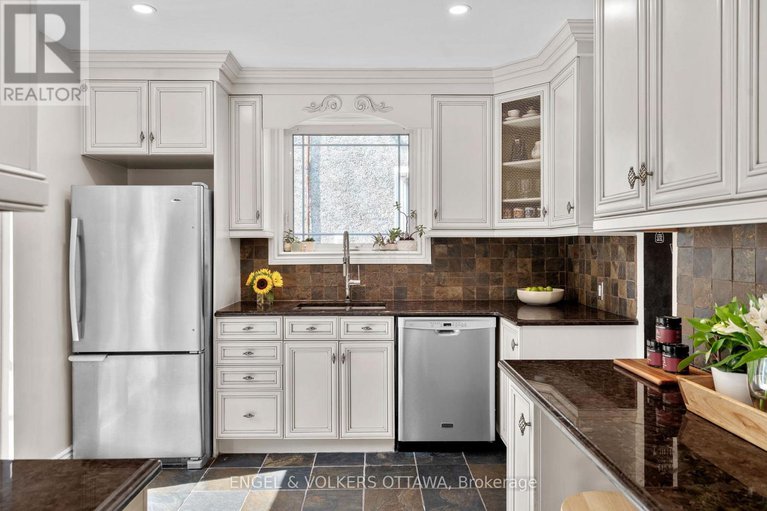 28762305/14-cameron-avenue/old-ottawa-south/ottawa/ontario/K1S0W7_13
