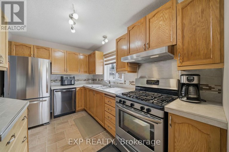 29466998/296-bonavista-street/town-of-rockland/clarence-rockland/ontario/K4K1N8_14