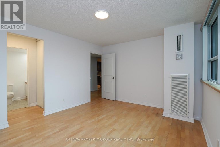 29126397/416-555-brittany-drive/viscount-alexander-park/ottawa/ontario/K1K4C5_17