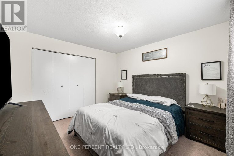28829146/16-shouldice-crescent/glencairnhazeldean/ottawa/ontario/K2L1M9_15