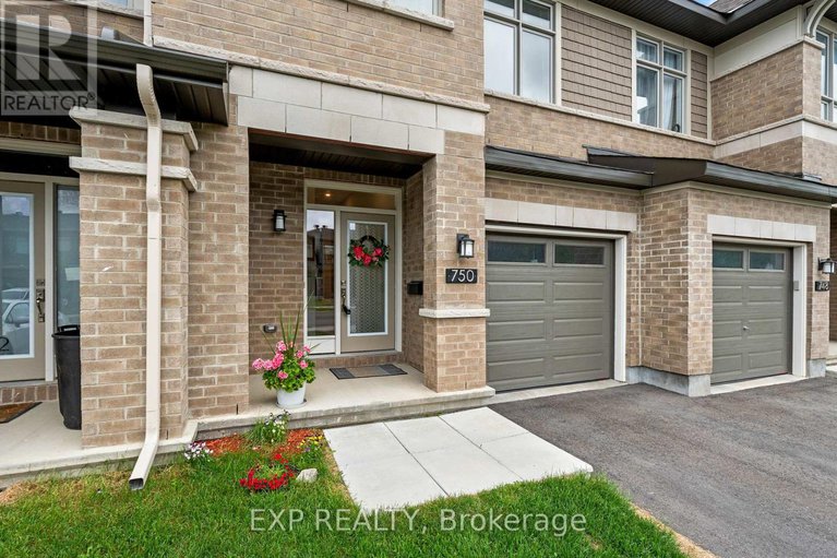 28505158/750-miikana-road/blossom-parkkemp-parkfindlay-creek/ottawa/ontario/K1X0H6_4