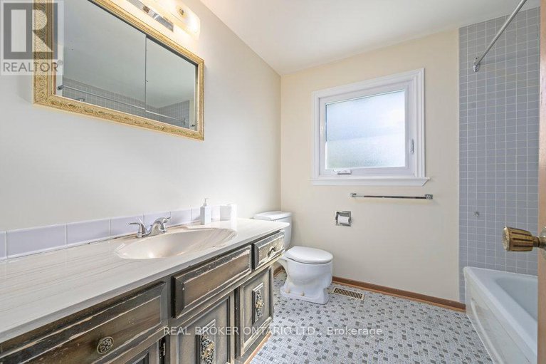 28986692/60-westpark-drive/blackburn-hamlet/ottawa/ontario/K1B3E5_27